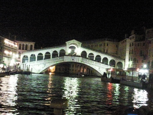 El Puente Rialto, de noche