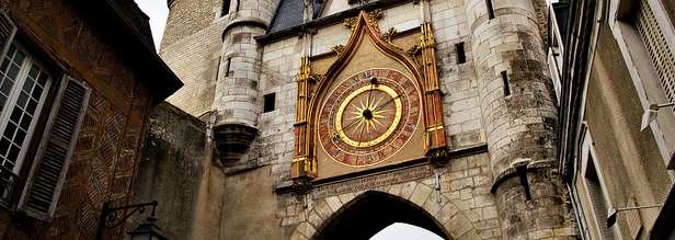 /Torre del Reloj en Auxerre
